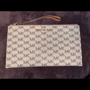 Michael Kors Jet Set Wristlet